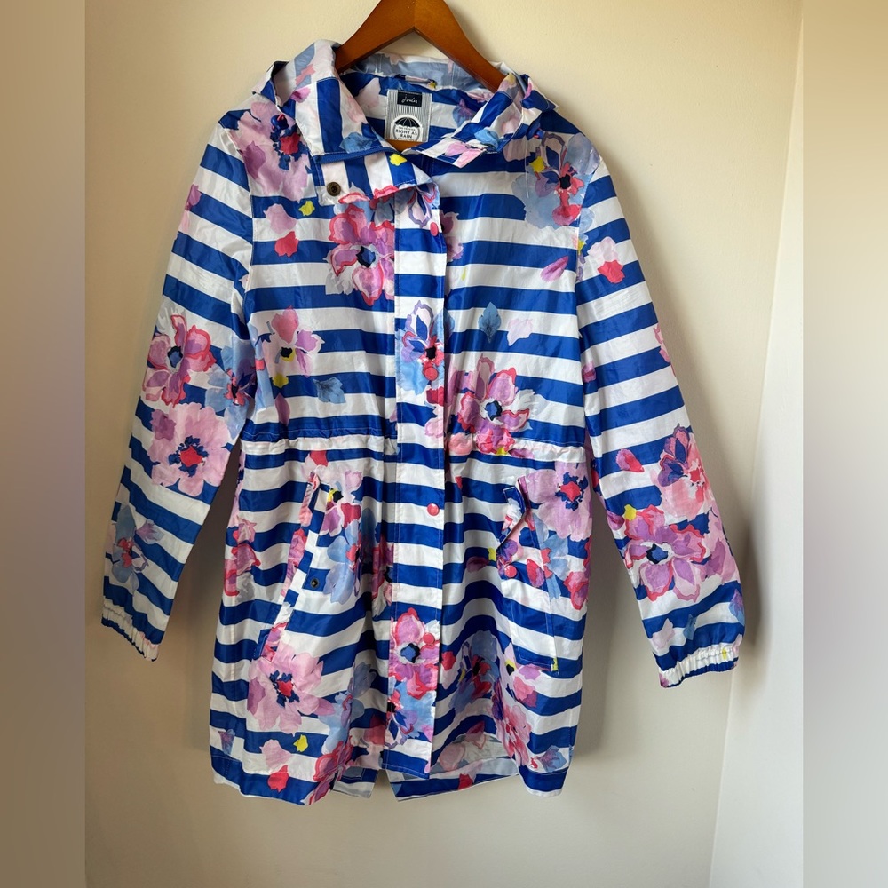 Joules rain jacket, all the cute details! Adjustable waist. Lightweight.